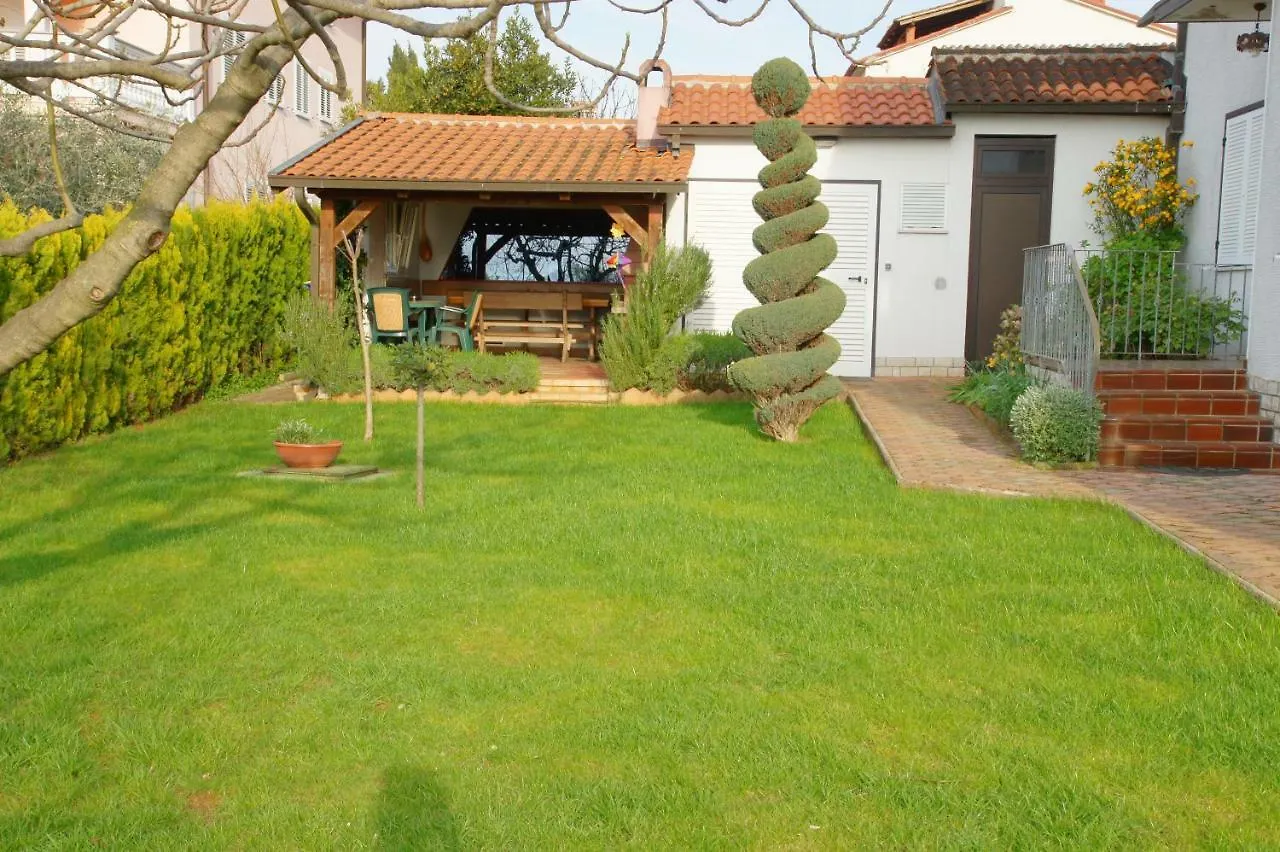 Apartments Vjeko Porec 0*,