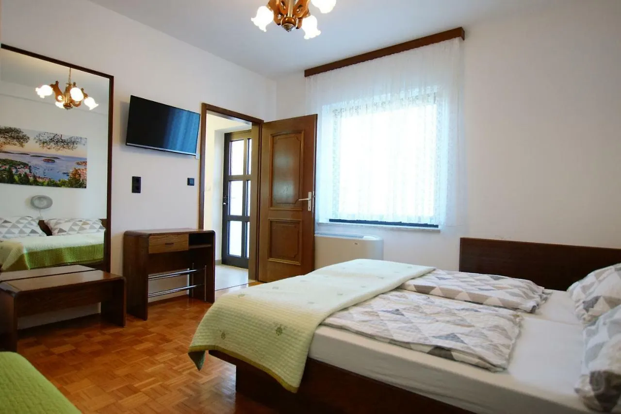 פורץ Apartments Vjeko 0*,
