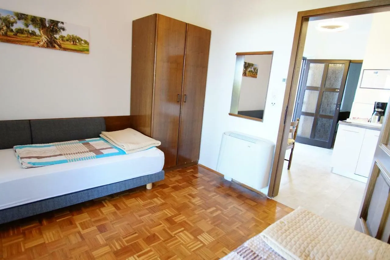 Apartments Vjeko Porec 0*,  Croatia